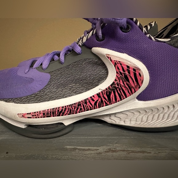 Nike Men’s Giannis Zoom Freak 4  “Lightning” -  Size 8 - Picture 5 of 8